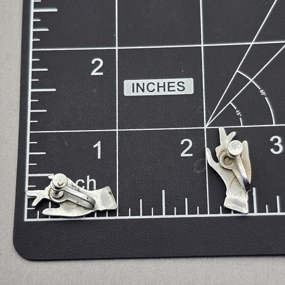 VTG Victorian Revival Silver Tone Hand Screw Back Clip Earrings Unmarked - Picture 3 of 3